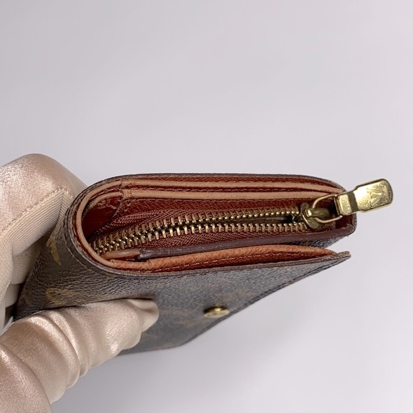 LOUIS VUITTON Monogram Trésor Wallet - Picture 8 of 15